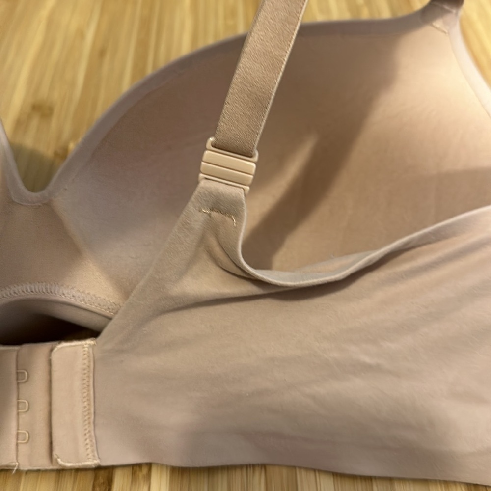 Euc Vs Wireless Convertible Bra - image 5